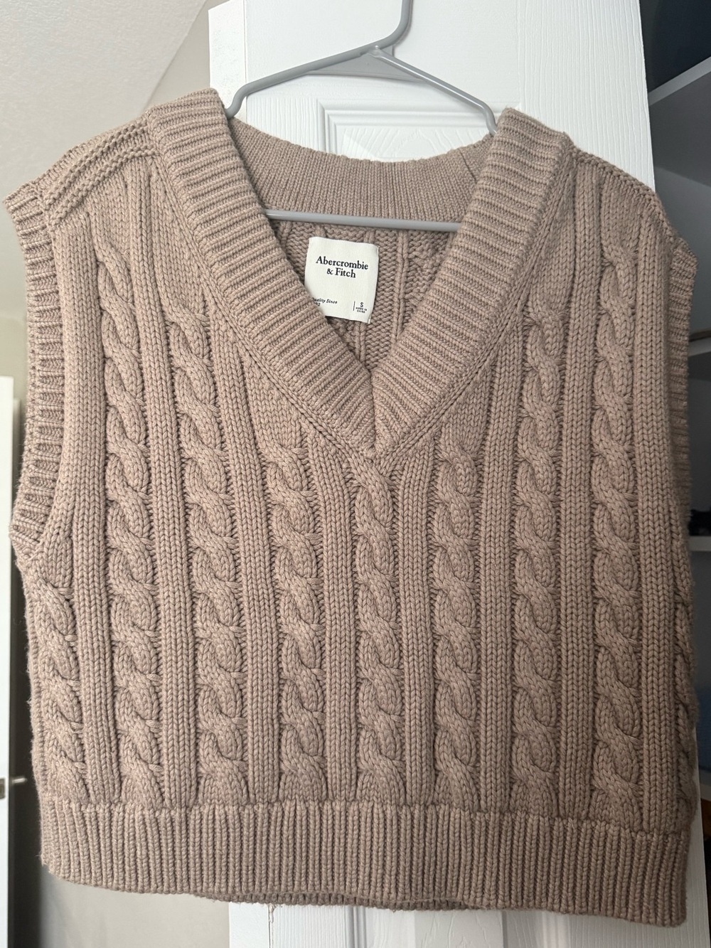 Abercrombie & Fitch Cable Knit Sweater Vest